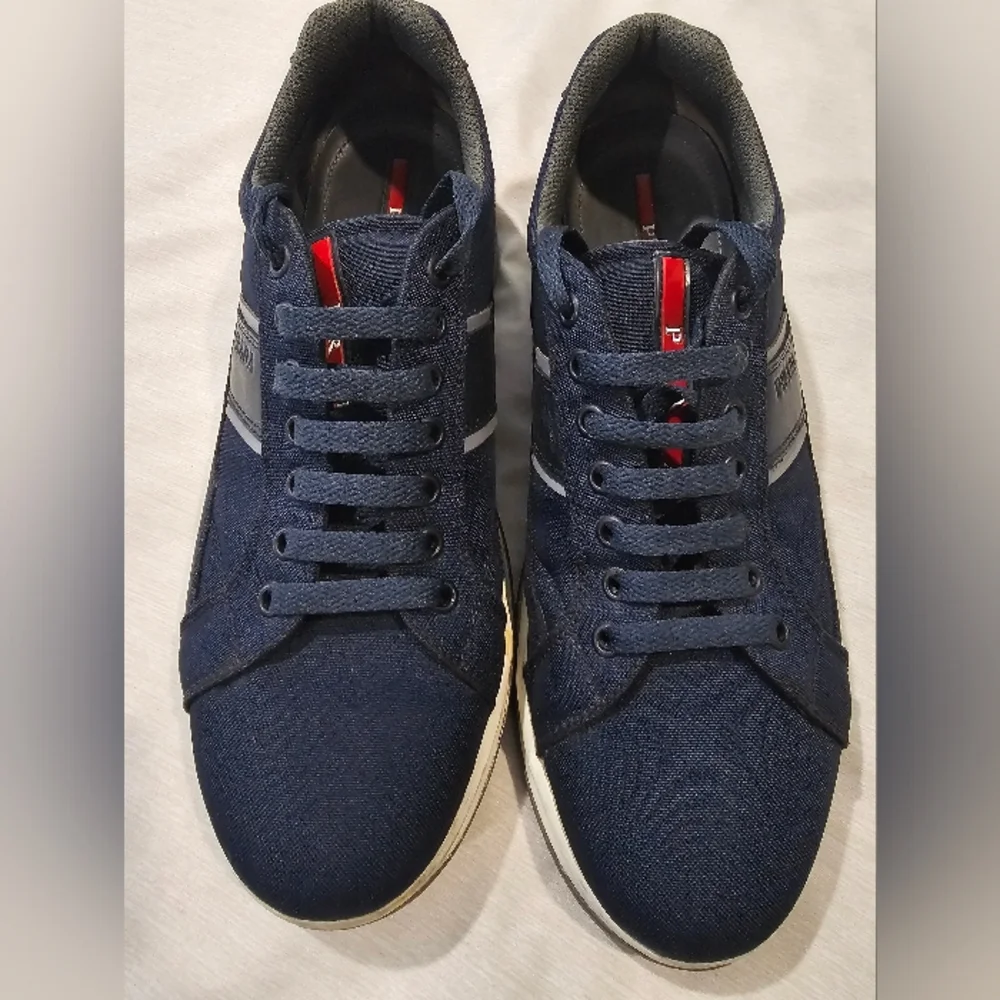 PRADA - Picture 2 of 8